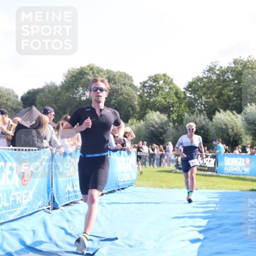 25.08.2024 - Elbe Triathlon Hamburg H.Heesch http://msf.ph/oto/6872890 25.08.2024 11:10:20 Ziel 147, 303, 305, 575 meine-sportfotos.de