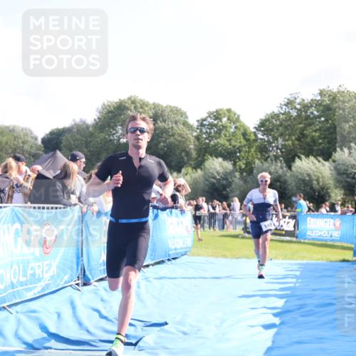 25.08.2024 - Elbe Triathlon Hamburg H.Heesch http://msf.ph/oto/6872894 25.08.2024 11:10:20 Ziel 147, 303, 305, 575 meine-sportfotos.de