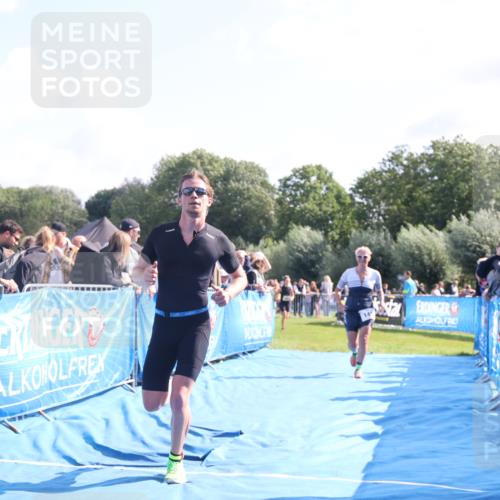 25.08.2024 - Elbe Triathlon Hamburg H.Heesch http://msf.ph/oto/6872902 25.08.2024 11:10:20 Ziel 147, 303, 305, 575 meine-sportfotos.de