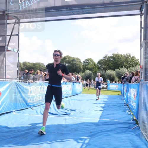 25.08.2024 - Elbe Triathlon Hamburg H.Heesch http://msf.ph/oto/6872923 25.08.2024 11:10:20 Ziel 147, 303, 305, 575 meine-sportfotos.de