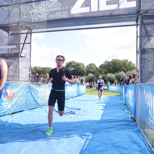25.08.2024 - Elbe Triathlon Hamburg H.Heesch http://msf.ph/oto/6872929 25.08.2024 11:10:20 Ziel 147, 303, 305, 575 meine-sportfotos.de