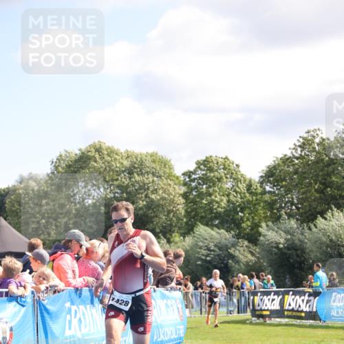 25.08.2024 - Elbe Triathlon Hamburg H.Heesch http://msf.ph/oto/6872930 25.08.2024 11:37:50 Ziel 735, 1428, 1462 meine-sportfotos.de