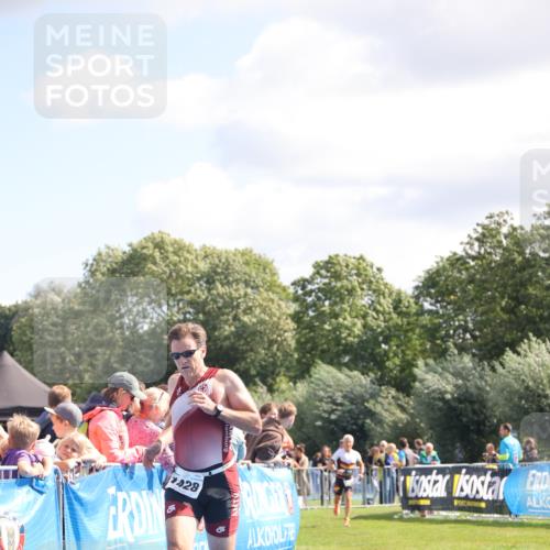 25.08.2024 - Elbe Triathlon Hamburg H.Heesch http://msf.ph/oto/6872935 25.08.2024 11:37:50 Ziel 735, 1428, 1462 meine-sportfotos.de