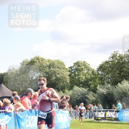 25.08.2024 - Elbe Triathlon Hamburg H.Heesch http://msf.ph/oto/6872940 25.08.2024 11:37:50 Ziel 735, 1428, 1462 meine-sportfotos.de