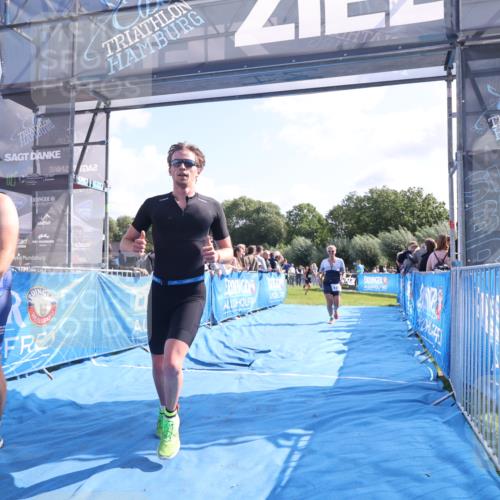 25.08.2024 - Elbe Triathlon Hamburg H.Heesch http://msf.ph/oto/6872944 25.08.2024 11:10:20 Ziel 147, 303, 305, 575 meine-sportfotos.de