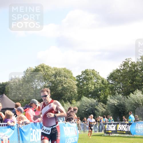 25.08.2024 - Elbe Triathlon Hamburg H.Heesch http://msf.ph/oto/6872949 25.08.2024 11:37:50 Ziel 735, 1428, 1462 meine-sportfotos.de