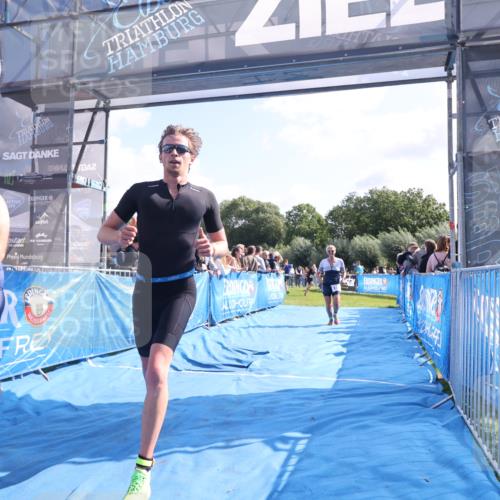 25.08.2024 - Elbe Triathlon Hamburg H.Heesch http://msf.ph/oto/6872950 25.08.2024 11:10:20 Ziel 147, 303, 305, 575 meine-sportfotos.de