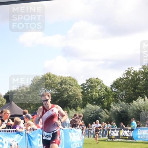 25.08.2024 - Elbe Triathlon Hamburg H.Heesch http://msf.ph/oto/6872967 25.08.2024 11:37:50 Ziel 735, 1428, 1462 meine-sportfotos.de