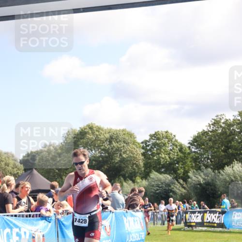 25.08.2024 - Elbe Triathlon Hamburg H.Heesch http://msf.ph/oto/6872980 25.08.2024 11:37:50 Ziel 735, 1428, 1462 meine-sportfotos.de
