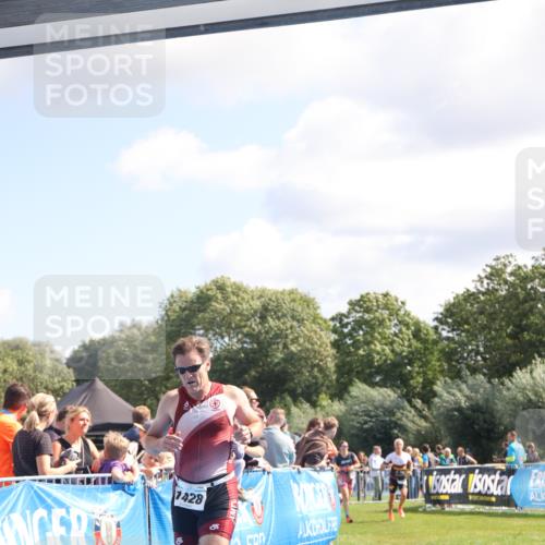 25.08.2024 - Elbe Triathlon Hamburg H.Heesch http://msf.ph/oto/6872987 25.08.2024 11:37:50 Ziel 735, 1428, 1462 meine-sportfotos.de