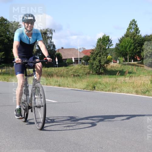 25.08.2024 - Elbe Triathlon Hamburg Fuchs,  Jonas http://msf.ph/oto/6872990 25.08.2024 10:34:35 Radfahren 705, 473, 718, 581 meine-sportfotos.de