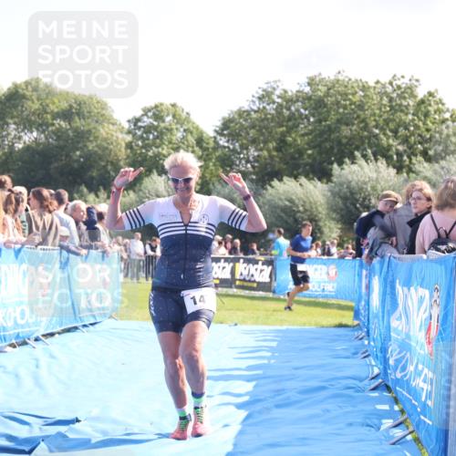 25.08.2024 - Elbe Triathlon Hamburg H.Heesch http://msf.ph/oto/6872991 25.08.2024 11:10:22 Ziel 147, 303, 305, 575 meine-sportfotos.de