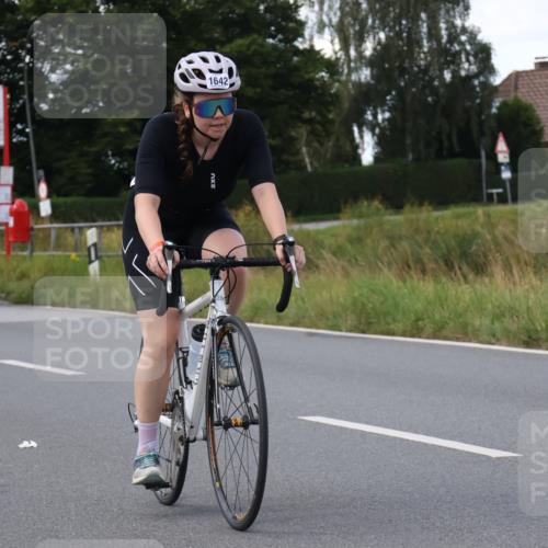 25.08.2024 - Elbe Triathlon Hamburg Fuchs,  Jonas http://msf.ph/oto/6872993 25.08.2024 11:19:16 Radfahren 1654 meine-sportfotos.de