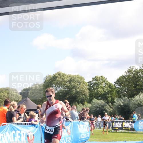 25.08.2024 - Elbe Triathlon Hamburg H.Heesch http://msf.ph/oto/6872995 25.08.2024 11:37:50 Ziel 735, 1428, 1462 meine-sportfotos.de