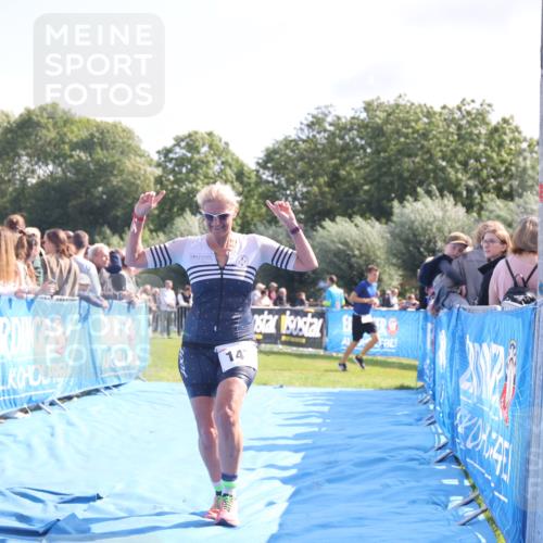 25.08.2024 - Elbe Triathlon Hamburg H.Heesch http://msf.ph/oto/6872997 25.08.2024 11:10:22 Ziel 147, 303, 305, 575 meine-sportfotos.de