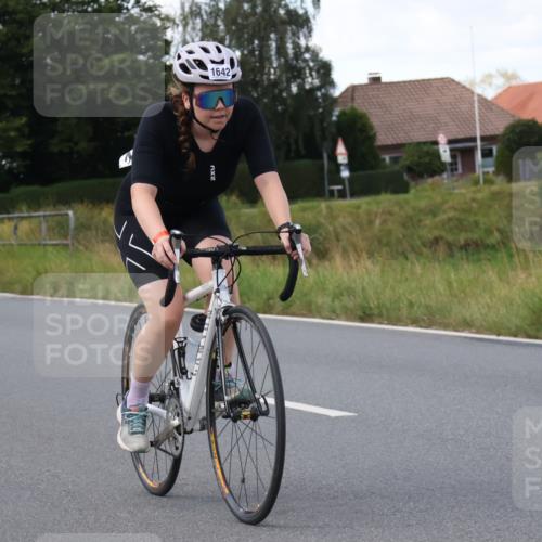25.08.2024 - Elbe Triathlon Hamburg Fuchs,  Jonas http://msf.ph/oto/6872998 25.08.2024 11:19:17 Radfahren 1654 meine-sportfotos.de