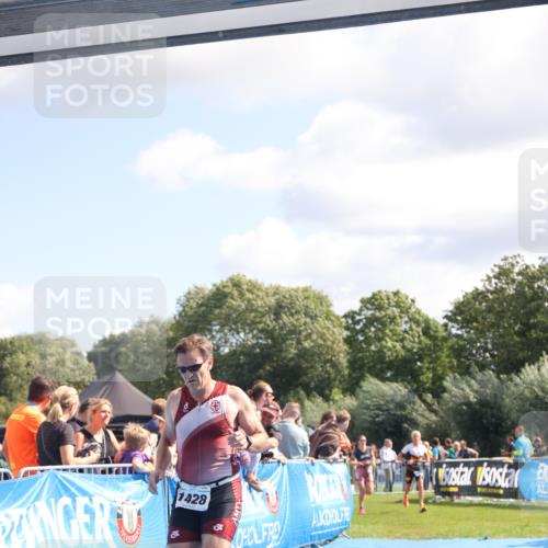 25.08.2024 - Elbe Triathlon Hamburg H.Heesch http://msf.ph/oto/6873000 25.08.2024 11:37:50 Ziel 735, 1428, 1462 meine-sportfotos.de