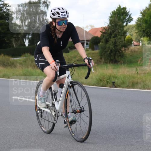 25.08.2024 - Elbe Triathlon Hamburg Fuchs,  Jonas http://msf.ph/oto/6873004 25.08.2024 11:19:17 Radfahren 1654 meine-sportfotos.de