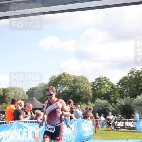 25.08.2024 - Elbe Triathlon Hamburg H.Heesch http://msf.ph/oto/6873008 25.08.2024 11:37:51 Ziel 735, 1428, 1462 meine-sportfotos.de