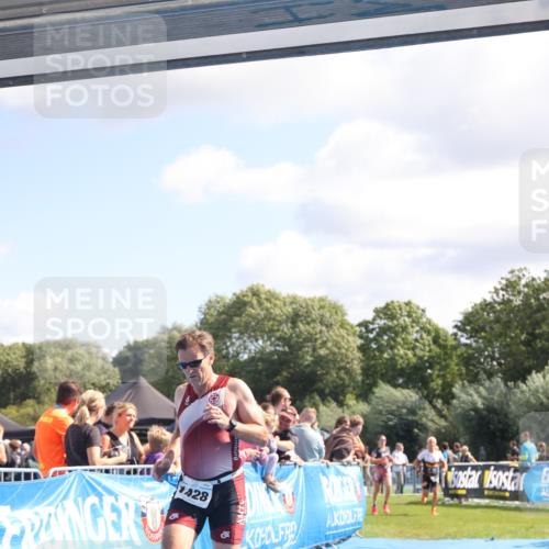 25.08.2024 - Elbe Triathlon Hamburg H.Heesch http://msf.ph/oto/6873017 25.08.2024 11:37:51 Ziel 735, 1428, 1462 meine-sportfotos.de