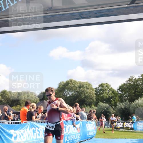 25.08.2024 - Elbe Triathlon Hamburg H.Heesch http://msf.ph/oto/6873032 25.08.2024 11:37:51 Ziel 735, 1428, 1462 meine-sportfotos.de