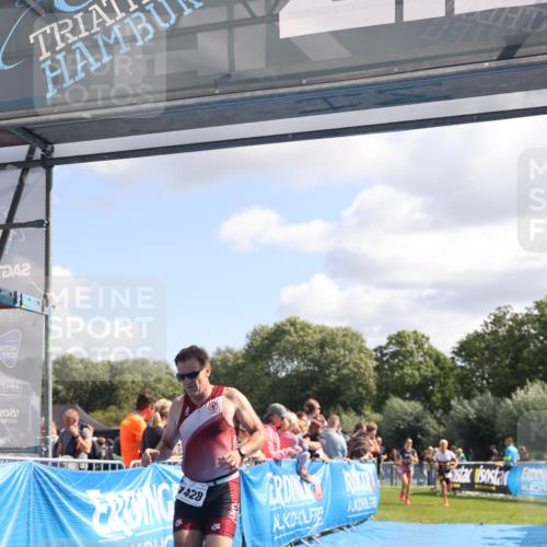 25.08.2024 - Elbe Triathlon Hamburg H.Heesch http://msf.ph/oto/6873050 25.08.2024 11:37:51 Ziel 735, 1428, 1462 meine-sportfotos.de