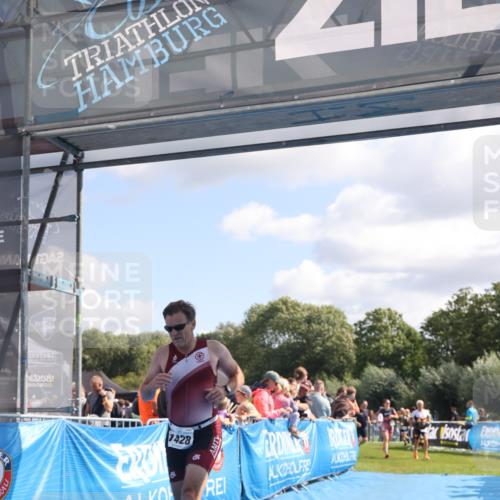 25.08.2024 - Elbe Triathlon Hamburg H.Heesch http://msf.ph/oto/6873067 25.08.2024 11:37:51 Ziel 735, 1428, 1462 meine-sportfotos.de