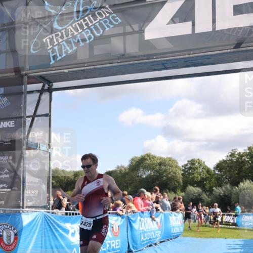 25.08.2024 - Elbe Triathlon Hamburg H.Heesch http://msf.ph/oto/6873078 25.08.2024 11:37:51 Ziel 735, 1428, 1462 meine-sportfotos.de