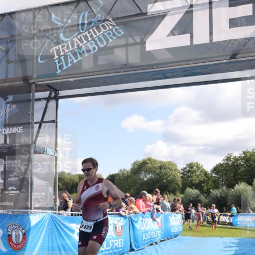 25.08.2024 - Elbe Triathlon Hamburg H.Heesch http://msf.ph/oto/6873084 25.08.2024 11:37:51 Ziel 735, 1428, 1462 meine-sportfotos.de