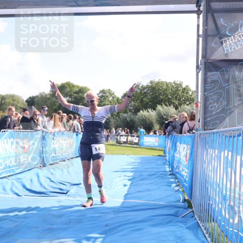 25.08.2024 - Elbe Triathlon Hamburg H.Heesch http://msf.ph/oto/6873106 25.08.2024 11:10:23 Ziel 147, 303, 575 meine-sportfotos.de