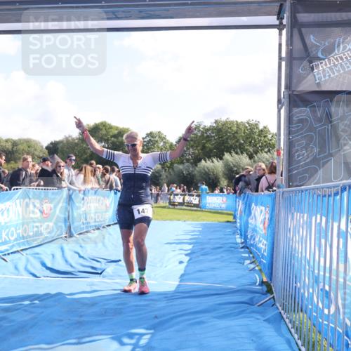 25.08.2024 - Elbe Triathlon Hamburg H.Heesch http://msf.ph/oto/6873115 25.08.2024 11:10:23 Ziel 147, 303, 575 meine-sportfotos.de