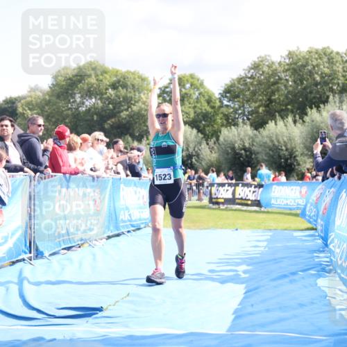 25.08.2024 - Elbe Triathlon Hamburg H.Heesch http://msf.ph/oto/6873128 25.08.2024 11:59:43 Ziel 538, 1523, 1644 meine-sportfotos.de