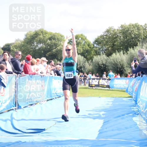 25.08.2024 - Elbe Triathlon Hamburg H.Heesch http://msf.ph/oto/6873137 25.08.2024 11:59:43 Ziel 538, 1523, 1644 meine-sportfotos.de
