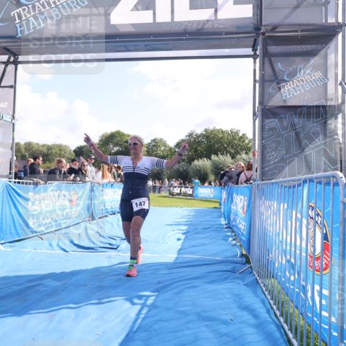 25.08.2024 - Elbe Triathlon Hamburg H.Heesch http://msf.ph/oto/6873154 25.08.2024 11:10:23 Ziel 147, 303, 575 meine-sportfotos.de