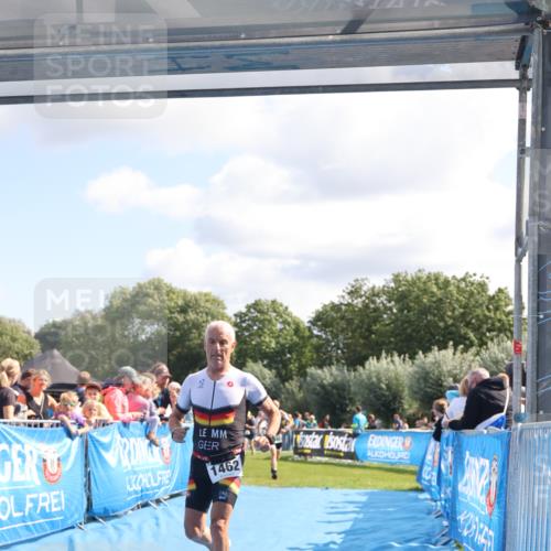25.08.2024 - Elbe Triathlon Hamburg H.Heesch http://msf.ph/oto/6873177 25.08.2024 11:37:56 Ziel 446, 1428, 1462 meine-sportfotos.de