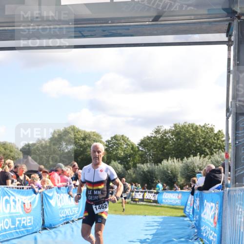 25.08.2024 - Elbe Triathlon Hamburg H.Heesch http://msf.ph/oto/6873184 25.08.2024 11:37:56 Ziel 446, 1428, 1462 meine-sportfotos.de