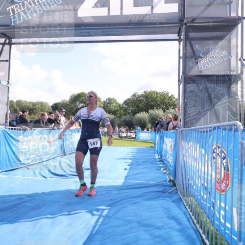 25.08.2024 - Elbe Triathlon Hamburg H.Heesch http://msf.ph/oto/6873186 25.08.2024 11:10:23 Ziel 147, 303, 575 meine-sportfotos.de