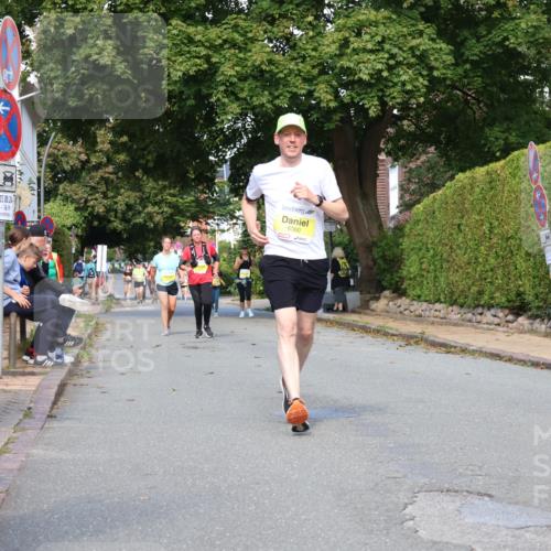 25.08.2024 - 20. Blankeneser Heldenlauf Strokosch-Dieckow http://msf.ph/oto/6873242 25.08.2024 10:35:48 Ziel 6217, 6360, 6405 meine-sportfotos.de