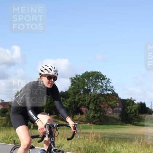 25.08.2024 - Elbe Triathlon Hamburg Fuchs,  Jonas http://msf.ph/oto/6873304 25.08.2024 11:20:34 Radfahren 1652, 1720, 1697 meine-sportfotos.de