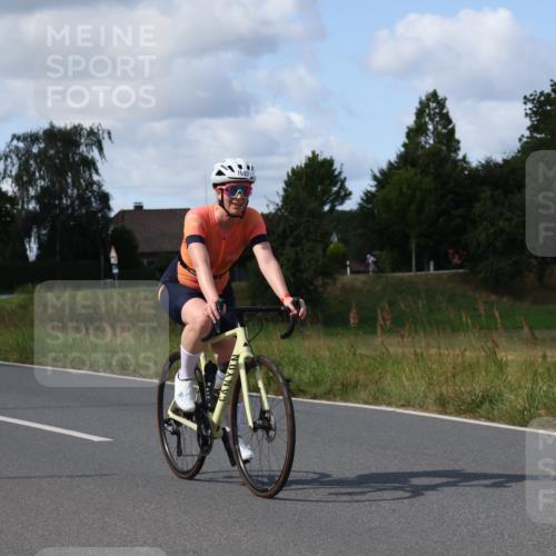 25.08.2024 - Elbe Triathlon Hamburg Fuchs,  Jonas http://msf.ph/oto/6873323 25.08.2024 11:20:39 Radfahren 1652, 1720, 1697, 1588 meine-sportfotos.de