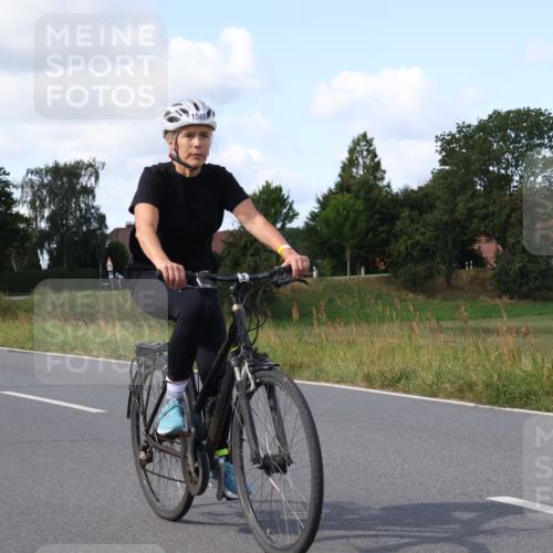 25.08.2024 - Elbe Triathlon Hamburg Fuchs,  Jonas http://msf.ph/oto/6873347 25.08.2024 11:20:42 Radfahren 1720, 1697, 1588 meine-sportfotos.de