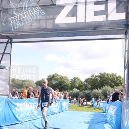 25.08.2024 - Elbe Triathlon Hamburg H.Heesch http://msf.ph/oto/6873398 25.08.2024 11:38:00 Ziel 135, 446, 1462 meine-sportfotos.de