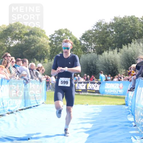 25.08.2024 - Elbe Triathlon Hamburg H.Heesch http://msf.ph/oto/6873464 25.08.2024 11:11:01 Ziel 599 meine-sportfotos.de