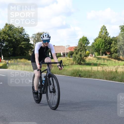 25.08.2024 - Elbe Triathlon Hamburg Fuchs,  Jonas http://msf.ph/oto/6873467 25.08.2024 11:21:32 Radfahren 704, 1703 meine-sportfotos.de