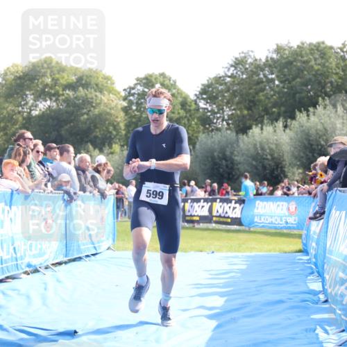 25.08.2024 - Elbe Triathlon Hamburg H.Heesch http://msf.ph/oto/6873470 25.08.2024 11:11:01 Ziel 599 meine-sportfotos.de