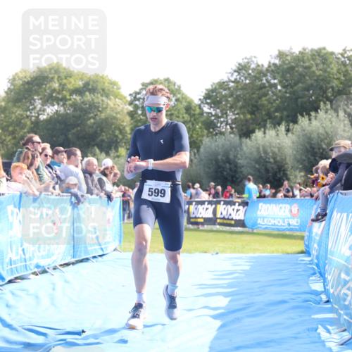 25.08.2024 - Elbe Triathlon Hamburg H.Heesch http://msf.ph/oto/6873475 25.08.2024 11:11:01 Ziel 599 meine-sportfotos.de