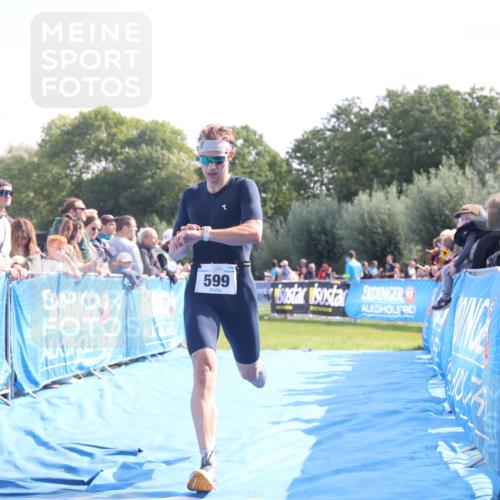 25.08.2024 - Elbe Triathlon Hamburg H.Heesch http://msf.ph/oto/6873483 25.08.2024 11:11:01 Ziel 599 meine-sportfotos.de