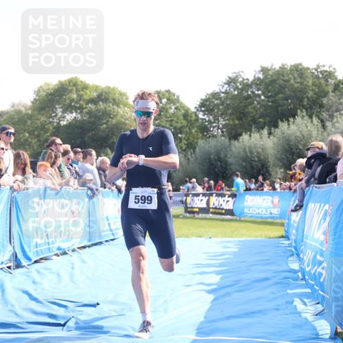 25.08.2024 - Elbe Triathlon Hamburg H.Heesch http://msf.ph/oto/6873486 25.08.2024 11:11:01 Ziel 599 meine-sportfotos.de