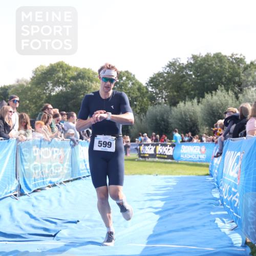 25.08.2024 - Elbe Triathlon Hamburg H.Heesch http://msf.ph/oto/6873489 25.08.2024 11:11:01 Ziel 599 meine-sportfotos.de