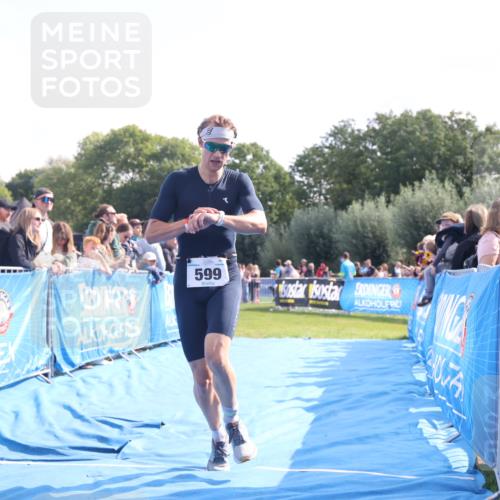 25.08.2024 - Elbe Triathlon Hamburg H.Heesch http://msf.ph/oto/6873495 25.08.2024 11:11:01 Ziel 599 meine-sportfotos.de